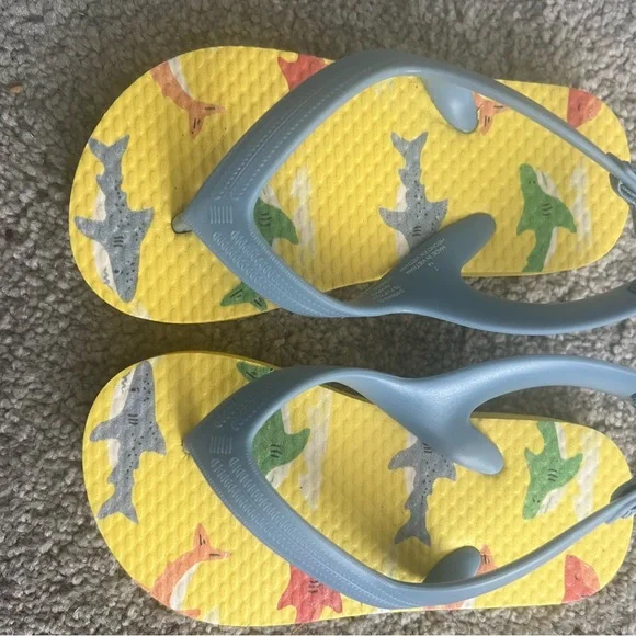 Shark-Themed Kids Sandals and Flip-Flops Set - Picture 3 of 6